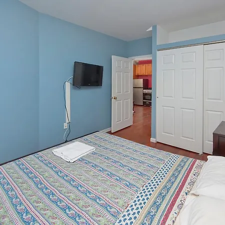 Upper East Suites Apartment *