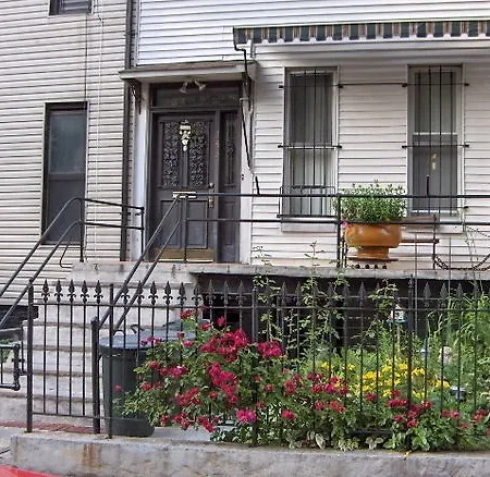 Mi Casa Tu Casa * New York