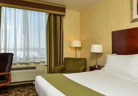 Country & By Radisson, Staten Island 3* New York