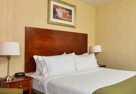 Country & By Radisson, Staten Island New York
