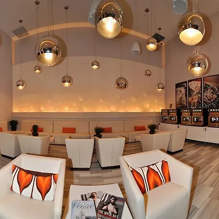 Ravel Trademark Collection By Wyndham Hotel 4*
