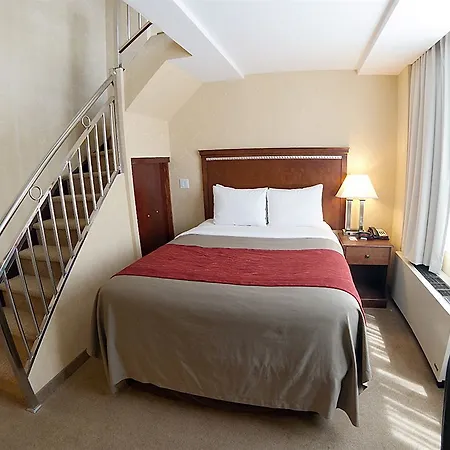 Comfort Manhattan Bridge Hotel 3*