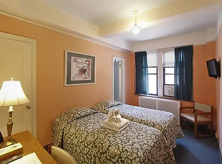 Leo House Hotel 3*
