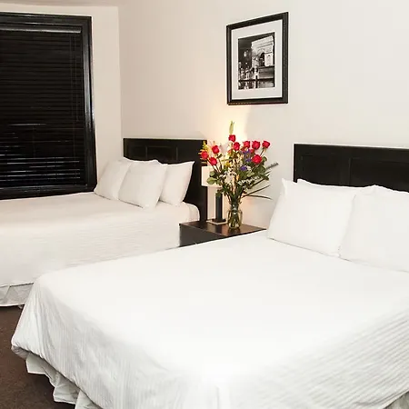 Royal Park Hostel *