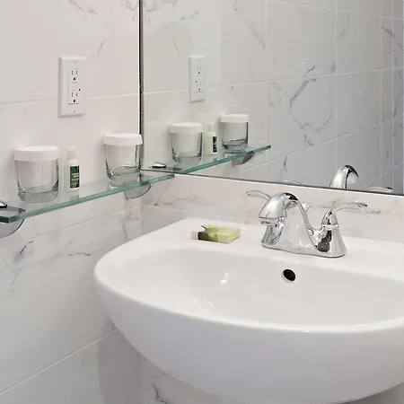 Orchard Street 3*