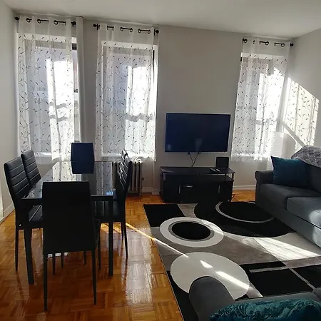 Spacious Apartment In Prime Location Apartment