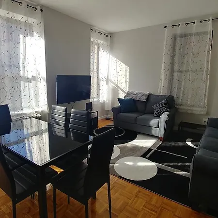 Apartment Spacious Apartment In Prime Location *