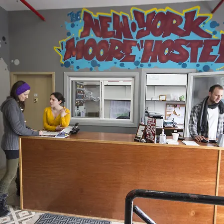 Ny Moore Hostel *