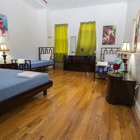 Ny Moore Hostel *