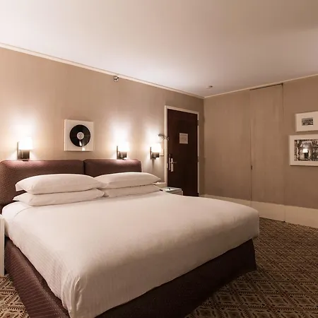 Club Hotel