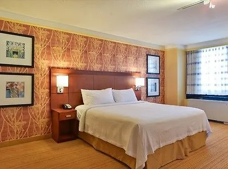 Hotel Courtyard By Marriott Laguardia Airport 3*