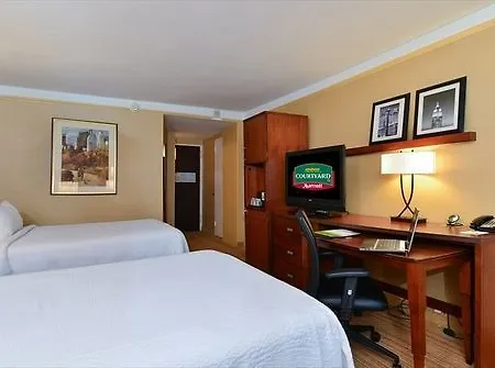 Courtyard By Marriott Laguardia Airport