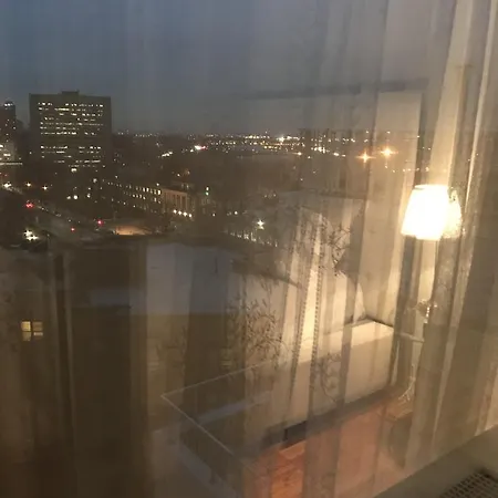 Beautiful Private Short Ride To Midtown Apartment *