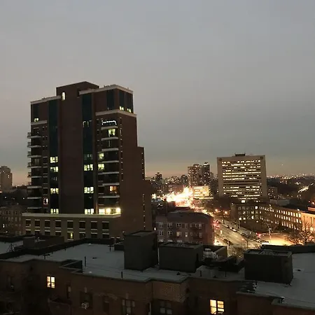 Beautiful Private Short Ride To Midtown Apartment