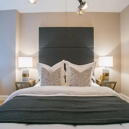 Apartment Designer Luxurious 2 Bedroom With Gym, Doorman, Midtown East New York