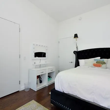 Hell's Kitchen Area, Luxury One Bedroom Apt *