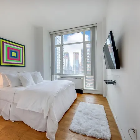 Times Square Lux Highrise Apartment