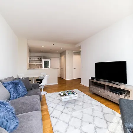Times Square Lux Highrise Apartment *
