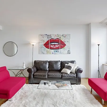 Times Square Lux Highrise Apartment