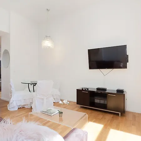 Luxe #2 Apartment