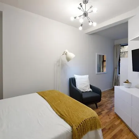 Hell's Kitchen Two Bedroom Apt New York