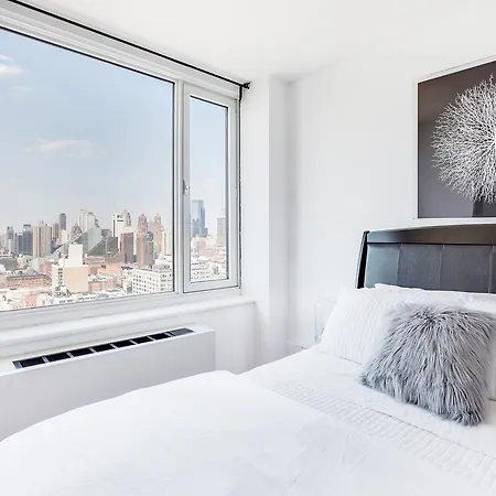 Times Square Lux Highrise Apartment *