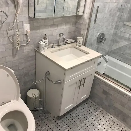 Apartment Modern Prewar Midtown 2 Bedroom *