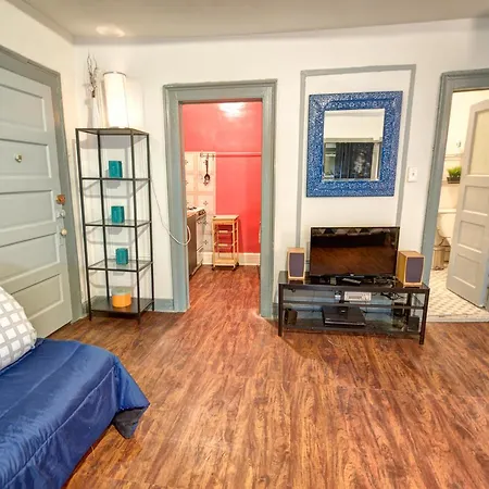 Chelsea Art Hostel *