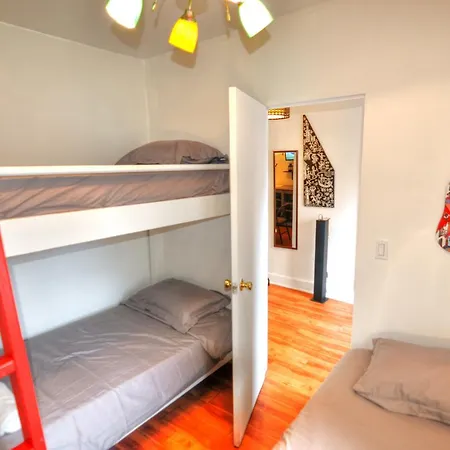 Chelsea Art Hostel *