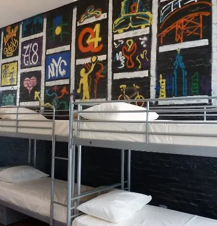 Q4 And Hostel New York