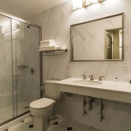 Hotel John 3*