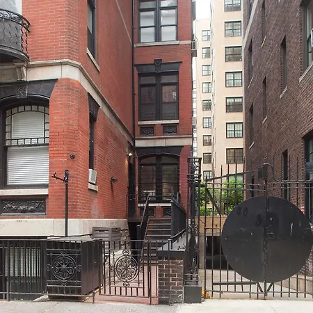Upper East Side Apartment *