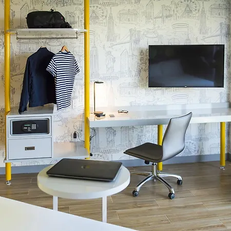 Ibis Styles Laguardia Airport 2*