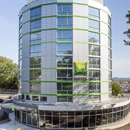 Hotel Ibis Styles Laguardia Airport 2*