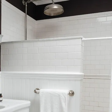 Baltic Street Townhouse Apartment *