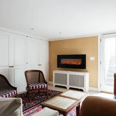 Baltic Street Townhouse Apartment *