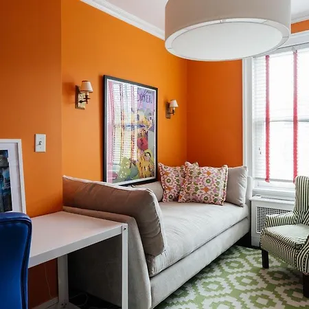 Baltic Street Townhouse Apartment *