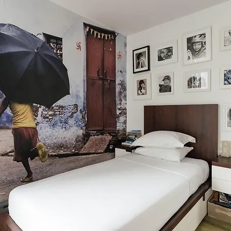 Greenwich Street Townhouse Apartment *