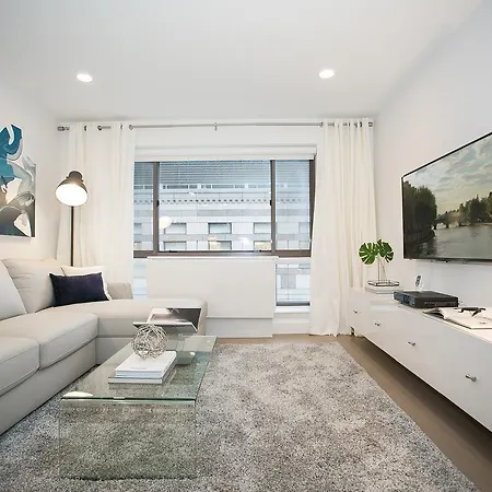 Ultra Luxurious Large One Bedroom Appartment, Midtown