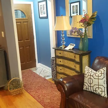 Affordable In Shared House Brooklyn Apartment *