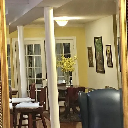 Townhouse On Greene Guest house *
