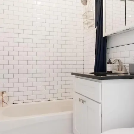 Apartment Sunny & Spacious W'burg 2 Bed & 2 Bath Penthouse *