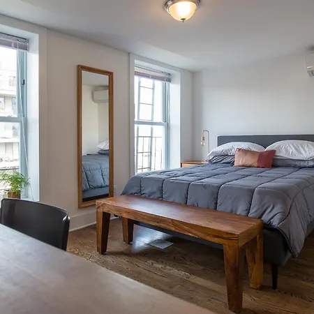 Sunny & Spacious W'burg 2 Bed & 2 Bath Penthouse