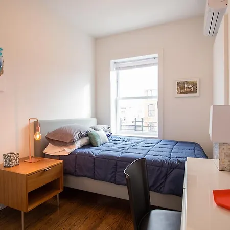 Sunny & Spacious W'burg 2 Bed & 2 Bath Penthouse Apartment
