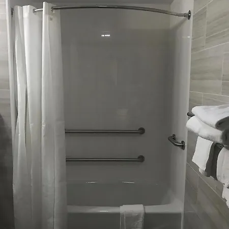 Hotel Wingate By Wyndham Jamaica Ny/ Airtrain Jfk 3*