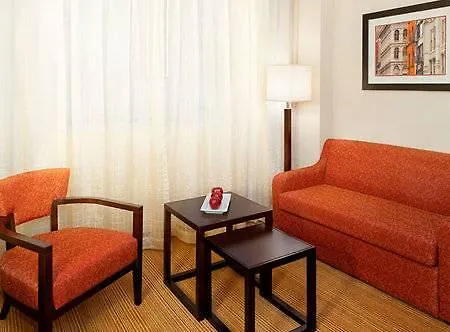Courtyard By Marriott Manhattan / Soho
