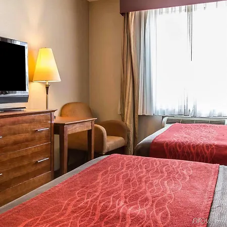 Avion Near Lga Airport, An Ascend Collection New York