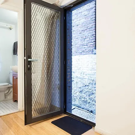 Apartment Duplex On 78th