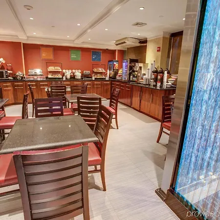 Ramada By Wyndham Times Square West Hotel 3*