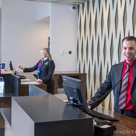 Hotel By Marriott The Bronx At Metro Center Atrium New York